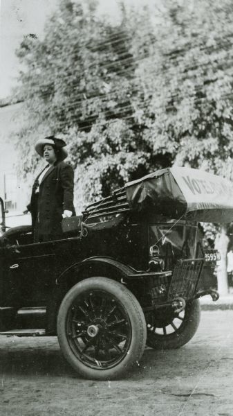 Campaigning from a car, 1915